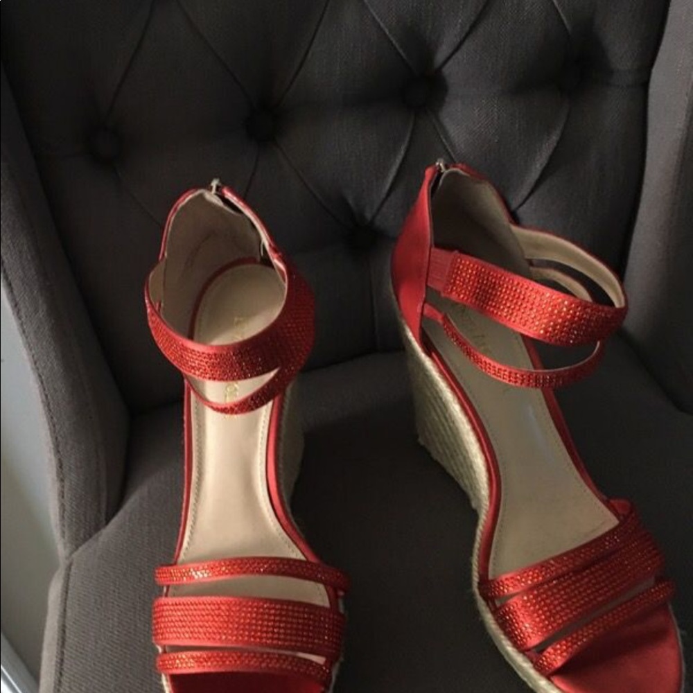 Enzo Angiolini Wedges
